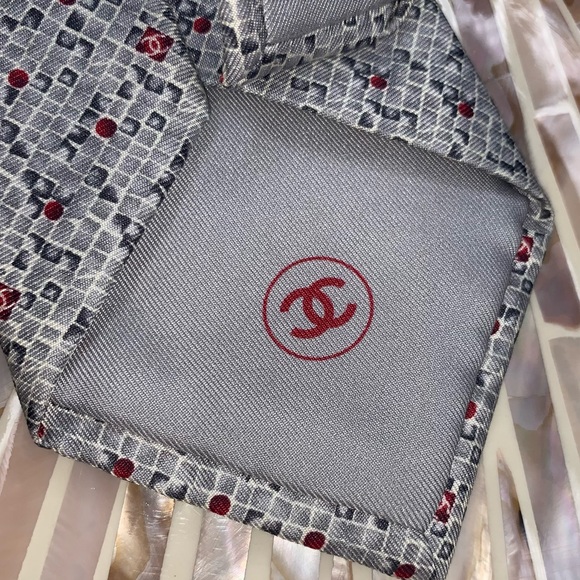 CHANEL 100% Silk Tie CC Logo Tie — Gray/Red/Black - Picture 7 of 14